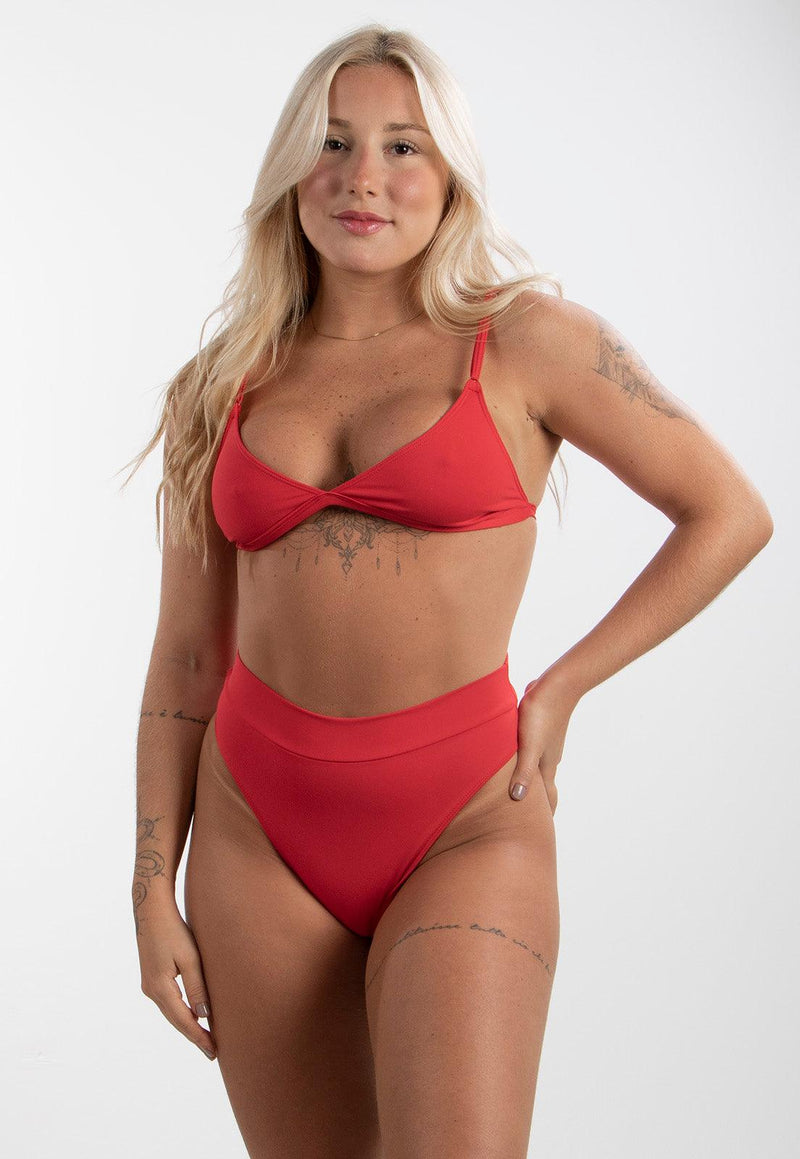 Biquíni Cintura Alta Hot Pant Com Sutiã Marquinha Triângulo Poliamida