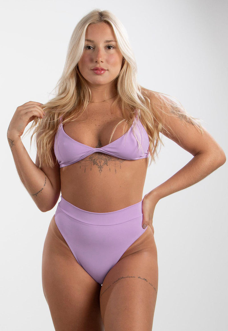 Biquíni Cintura Alta Hot Pant Com Sutiã Marquinha Triângulo Poliamida