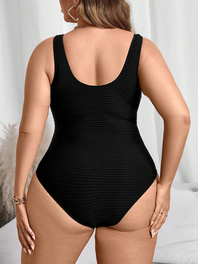 Maiô Preto Plus Size com Detalhe Torcido