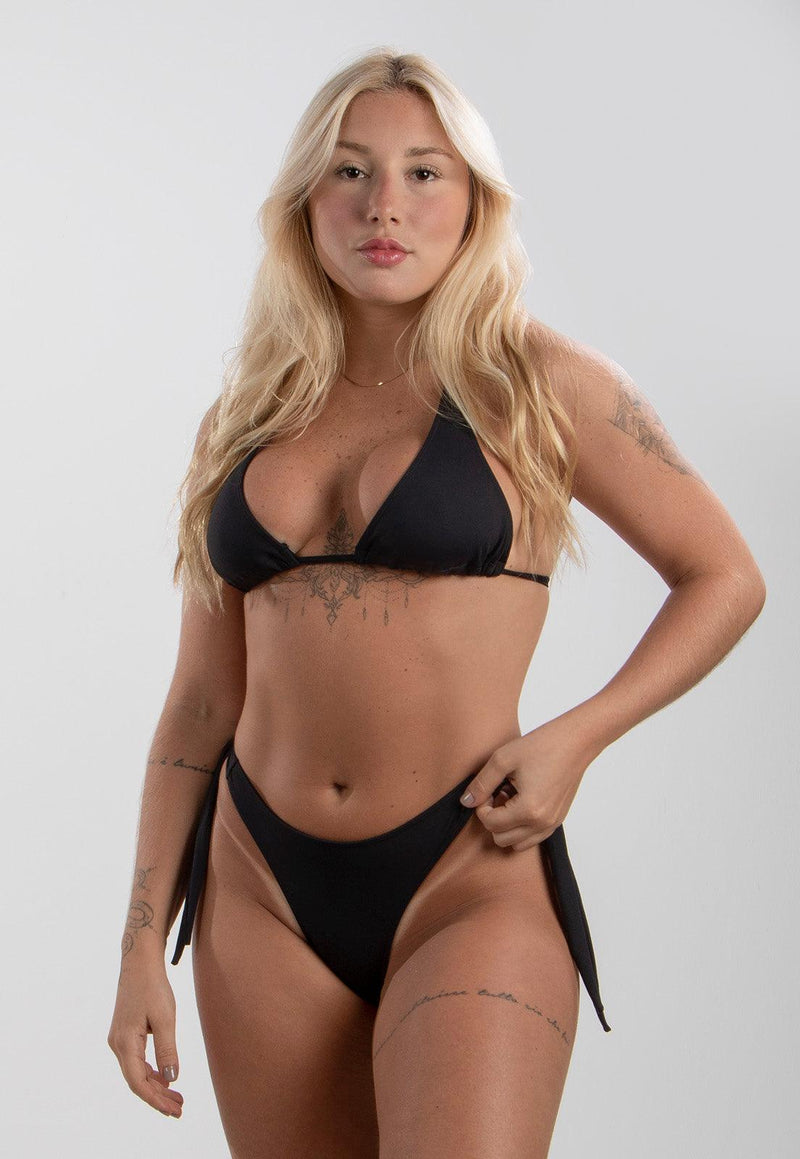 Biquíni Cortinão Com Calcinha e Sutiã de Tiras Largas