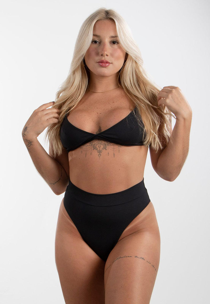 Biquíni Cintura Alta Hot Pant Com Sutiã Marquinha Triângulo Poliamida