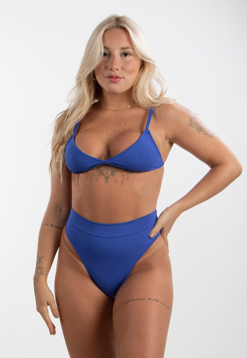 Biquíni Cintura Alta Hot Pant Com Sutiã Marquinha Triângulo Poliamida